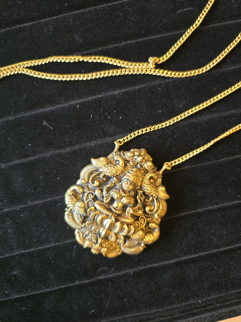 🦚 Antique Goddess Pendant Necklace - Women's Statement Jewelry - Picture 5 of 9